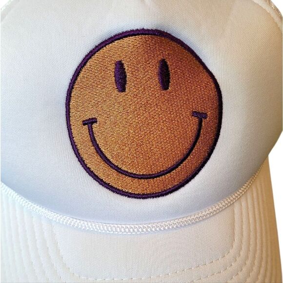 Yllw Women's White Smiley Face Trucker Hat OS - Picture 2 of 5